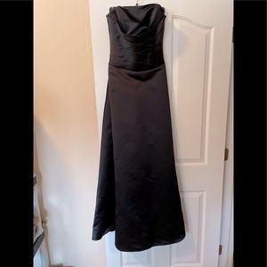 Black size 6 strapless long formal by couture.